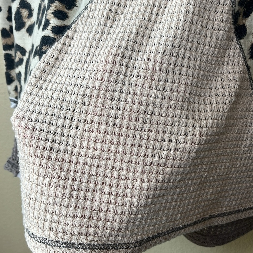 BiBi Gray and Cream Cheetah‎ Print Long Sleeve Size XL - Picture 5 of 6
